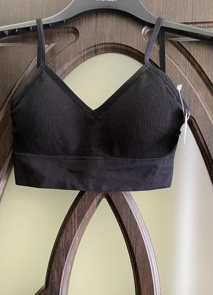 Шикарный, базовый, топ в рубчик без, косточек, в черном цвете, от бренда: chicoree👌4 фото