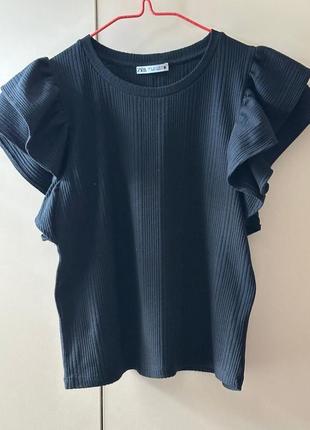 Трендовая футболка с воланами от zara