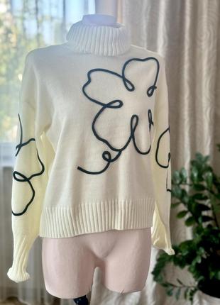 Свитер женский белый с черным рисунком