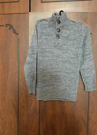 Джемпер на трех пуговицах для мальчика 5-6 лет меланжевый.