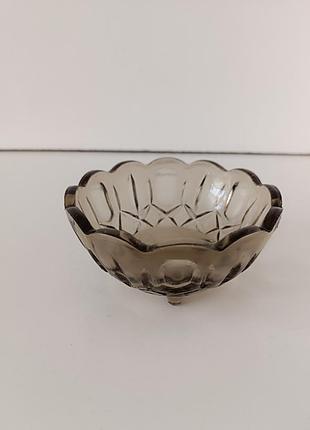 Стеклянная пиала на ножках ваза фруктовница десертная тарелка салатница креманка ссср