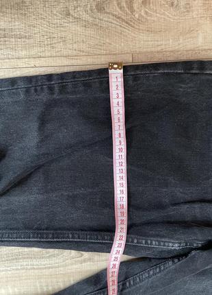 Черные прямые джинсы с разрезами5 фото
