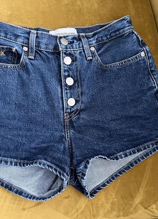 Джинсові шорти від calvin klein jeans.