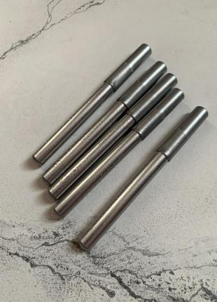 Карандаш мини формата для глаз от sephora металлик серебряный