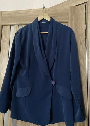 Пиджак синий с карманами обманками