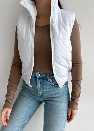 Женская короткая жилетка