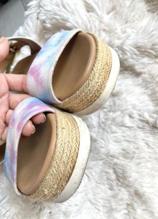 Цветные босоножки catwalk на платформе5 фото