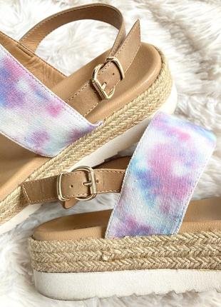 Цветные босоножки catwalk на платформе8 фото