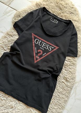 Женская футболка от гуess