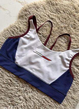 Классный спортивный топ от tommy hilfiger