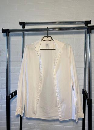 Белая приталенная рубашка