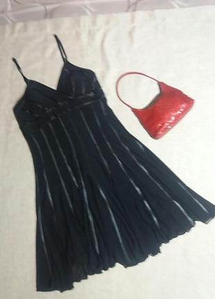 Плаття міді чорного кольору. цікавим дизайн дрібна сіточка прошита атласною лентою.виробництва італії. бренд cannella.