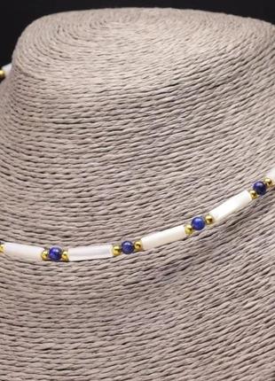 Чокер на твердом освежении из перламута и лазурита унисекс под шею