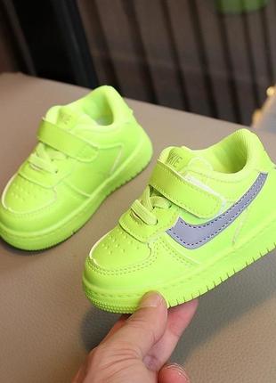 Стильные яркие кроссовки для детей