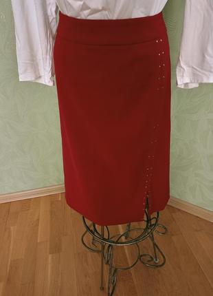 Стильная юбка кораллового цвета