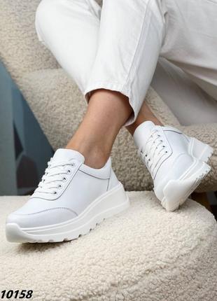 Кросівки шкіряні,базові на шнурівці,на рифленій високій підошві,осінь,білі 36,37,38,39,40,41