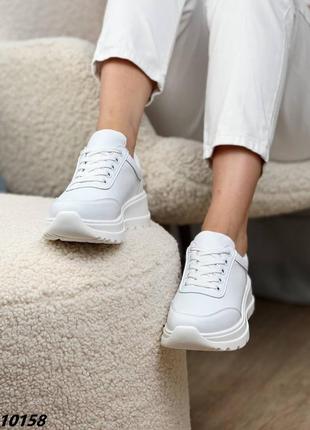 Кросівки шкіряні,базові на шнурівці,на рифленій високій підошві,осінь,білі 36,37,38,39,40,41