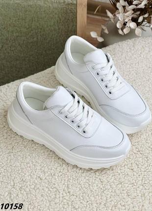 Кросівки шкіряні,базові на шнурівці,на рифленій високій підошві,осінь,білі 36,37,38,39,40,41