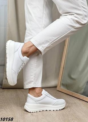 Кросівки шкіряні,базові на шнурівці,на рифленій високій підошві,осінь,білі 36,37,38,39,40,41