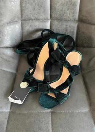 Велюрові босоніжки zara6 фото