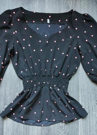 Блуза с декольте в горошек с баской3 фото