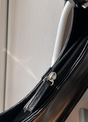 Лакова глянсова чорна міні сумочка сумка багет маленька7 фото