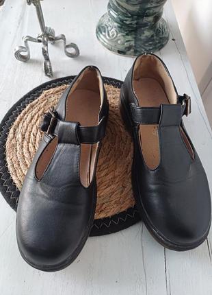 Туфлі. ретро. вінтажні. вінтаж. з ремінцями. dr.martens