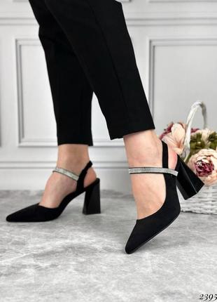 Женские черные замшевые туфли на каблуке7 фото