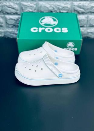 Женские кроксы crocs женские шлёпанцы крокс белого цвета3 фото