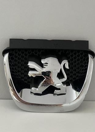 Емблема бампера переднего 9680505177 peugeot 308 2007-2011