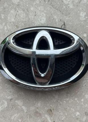 Передня емблема toyota auris rav-4 75301-02070  75312-02090
