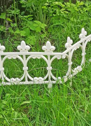 Декоративное ограждение для сада, клумбы. 50×25 см, пластиковый декоративный забор "корсика" белый, бронза4 фото