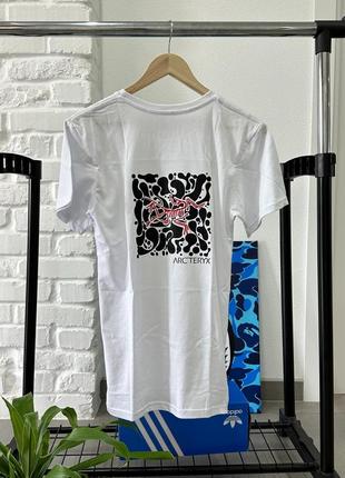 Футболка Vends polo blanc lacoste manche courte porté une fois Heritage Court Sneaker in Schwarz aus perforiertem Leder mit weißem Logo