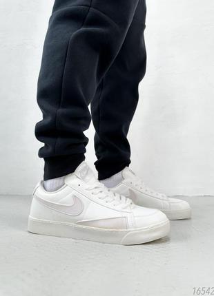 Білі кросівки чоловічі nike blazer low white swoosh4 фото