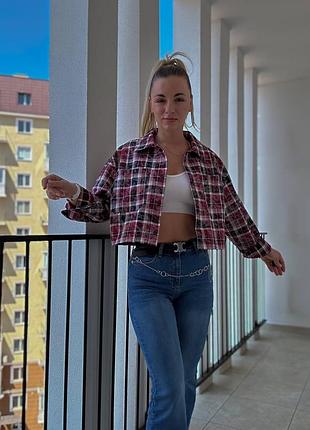 Укорочена сорочка у клітинку на гудзиках з накладними кишенями