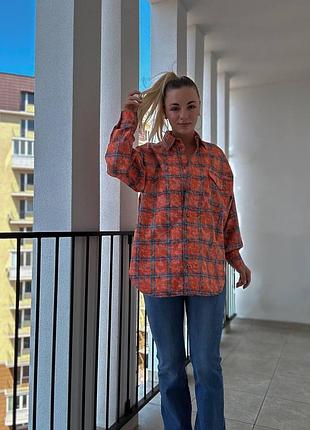 Подовжена сорочка у клітинку на гудзиках з накладною кишенею