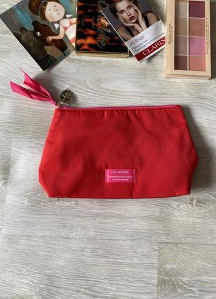 Червона брендова косметичка