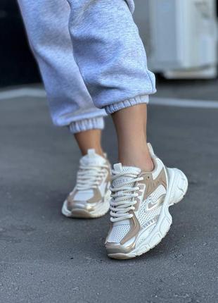 Женские кроссовки