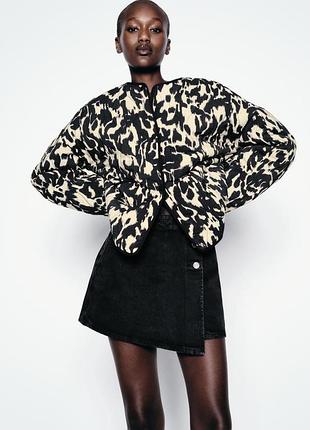 Стьобана куртка з принтом zara new
