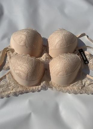 Бюстгальтер на чашку е