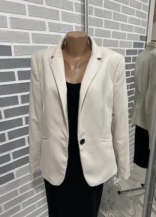 Легкий женский пиджак