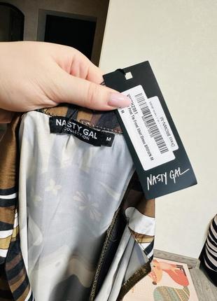 Коричнева сукня на запах nasty gal з абстрактним візерунком