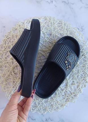 Симпатичні м'які легкі шльопанці/сланці з котиком у чорному кольорі, розмір 36-41