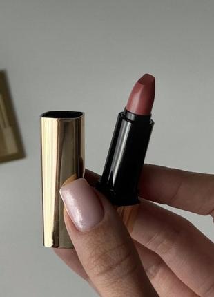 Сатинова глянцева зволожуюча нюдова рожева помада для губ hourglass unlocked satin crème lipstick dahlia 318