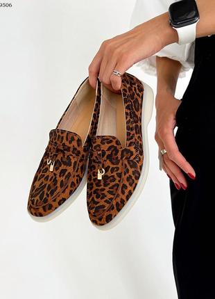 Крутые леопардовые замшевые лоферы