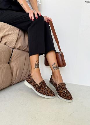 Крутые леопардовые замшевые лоферы