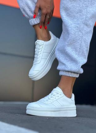 Кроссовки 323