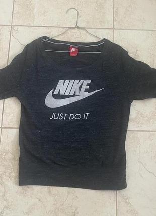 Теплая футболка от nike, рукав 3/4, серого цвета, размер м.