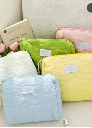 Вместительная водонепроницаемая косметичка