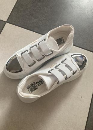 Кросовки 36розмір устілка 23 см. нові купила собі виявились замалий розмір